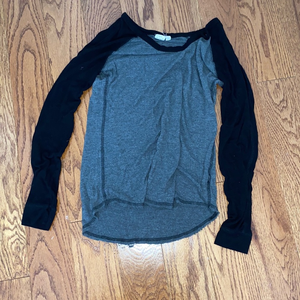 gray long sleeve with black sleeves